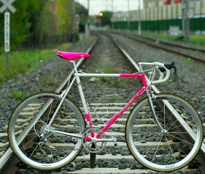 Vonat gázolt kerékpárost Debrecenben