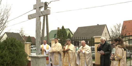 Új utcai kettős kereszttel gazdagodott a Debrecen-Csapókerti Görögkatolikus Egyházközség temploma