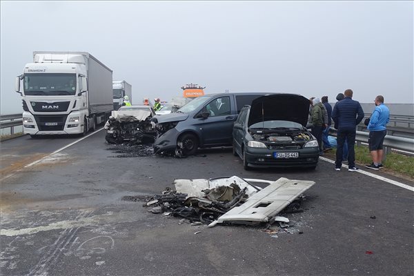 Tömegbaleset az M43-ason