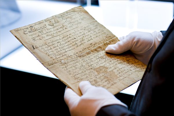 200 éves dokumentumot adtak át a Déri Múzeumban