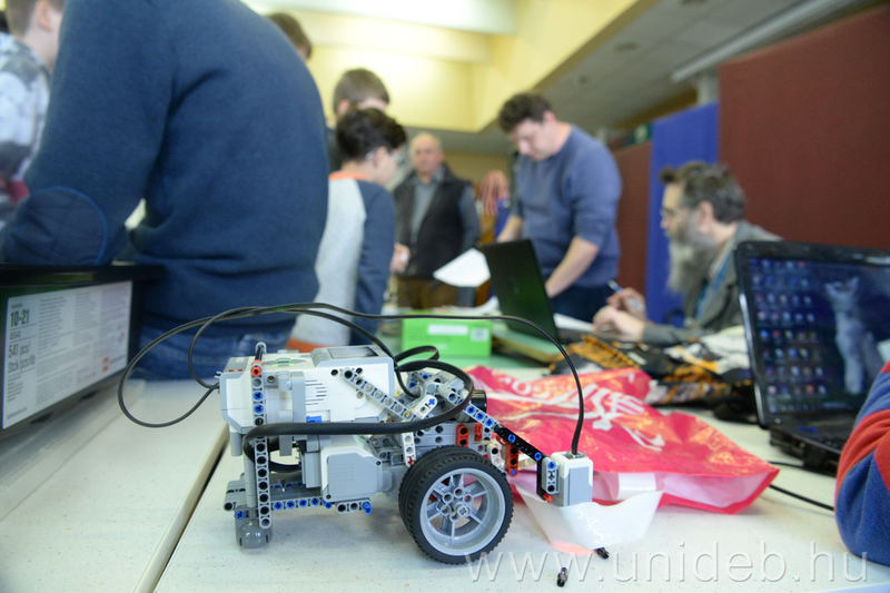 Robotszumó a debreceni Kossuth Gyakorlóban