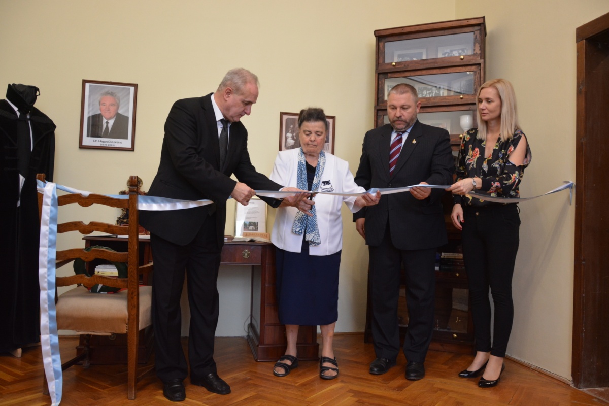 Hegedűs Loránt püspök emlékszoba Hajdúnánás