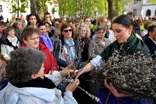 Virágvasárnapi barkaszentelést tartottak Debrecenben