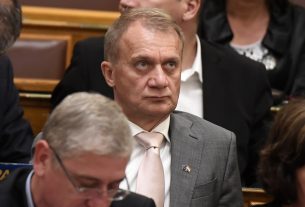 Varju László DK
