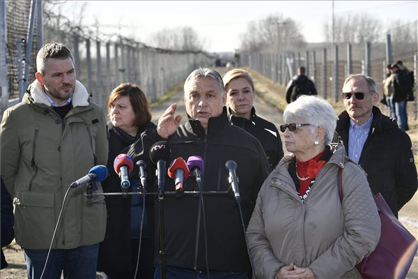 Orbán Viktor lement Röszkére