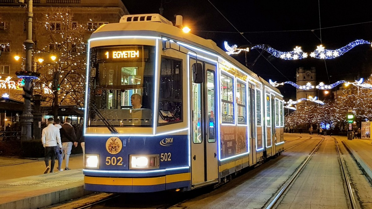 Adventi fényvillamos Debrecen