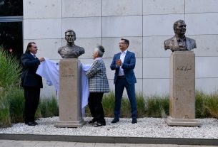 Felavatták Latinovits Zoltán és Kóti Árpád mellszobrát Debrecenben