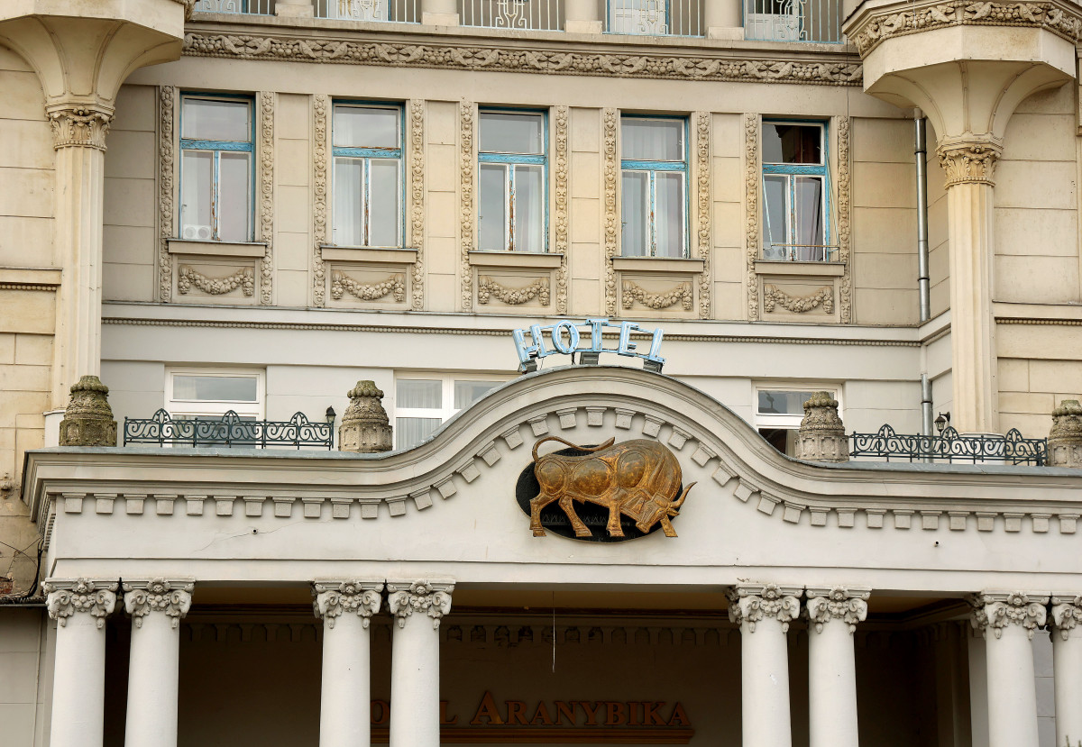 Debrecen, Aranybika, hotel, szálloda