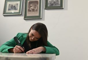 Novák Katalin aláír