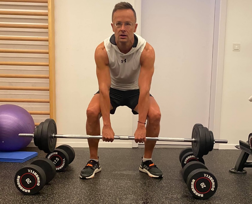 Szijjártó Péter edz