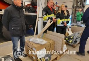 Felszereléseket kaptak a hajdú-bihari önkéntes tűzoltók