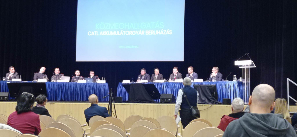 Közmeghallgatás a CATL ügyben Papp Lászlóval