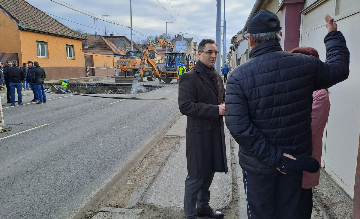 Papp László beszakadt úttest Rakovszky utca Debrecen