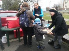 Ételosztás és morzsaparti Debrecenben