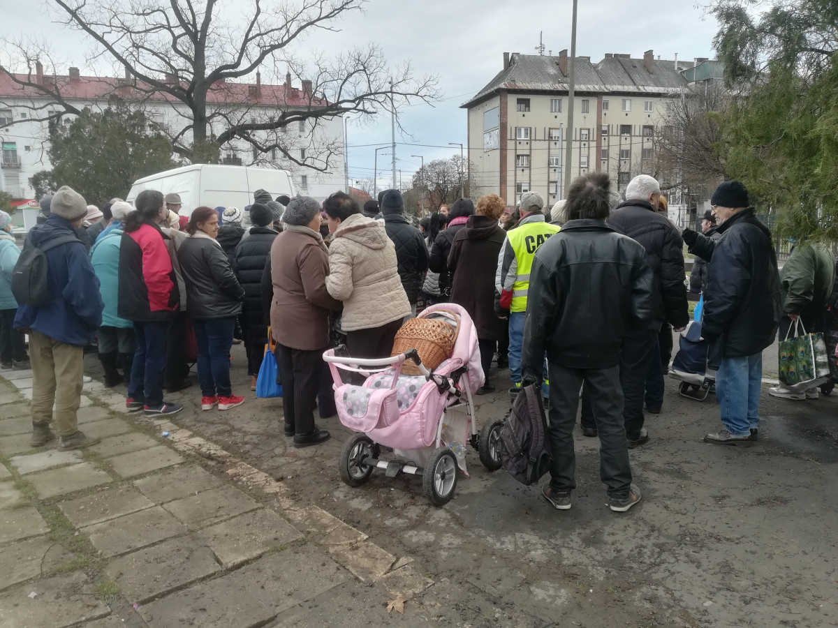 Ételosztás és morzsaparti Debrecenben