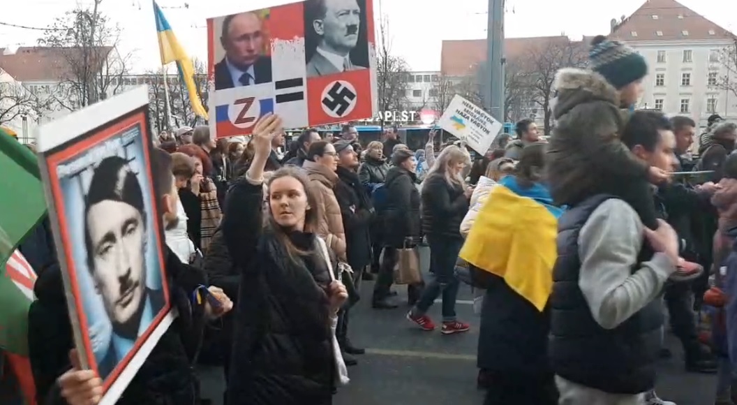 Tüntetés az orosz nagykövetség előtt