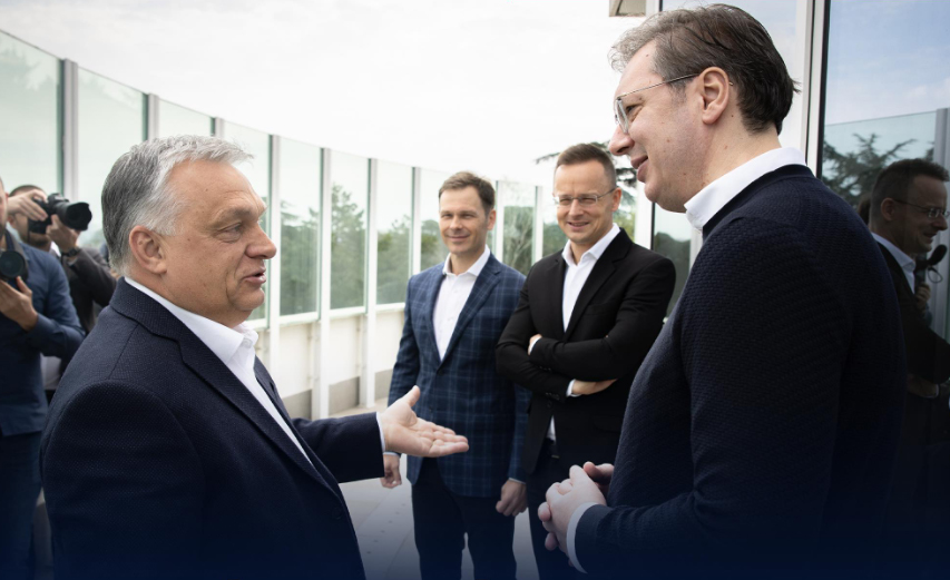 Orbán Viktor Aleksandar Vucsics szerb elnökkel találkozik Belgrádban