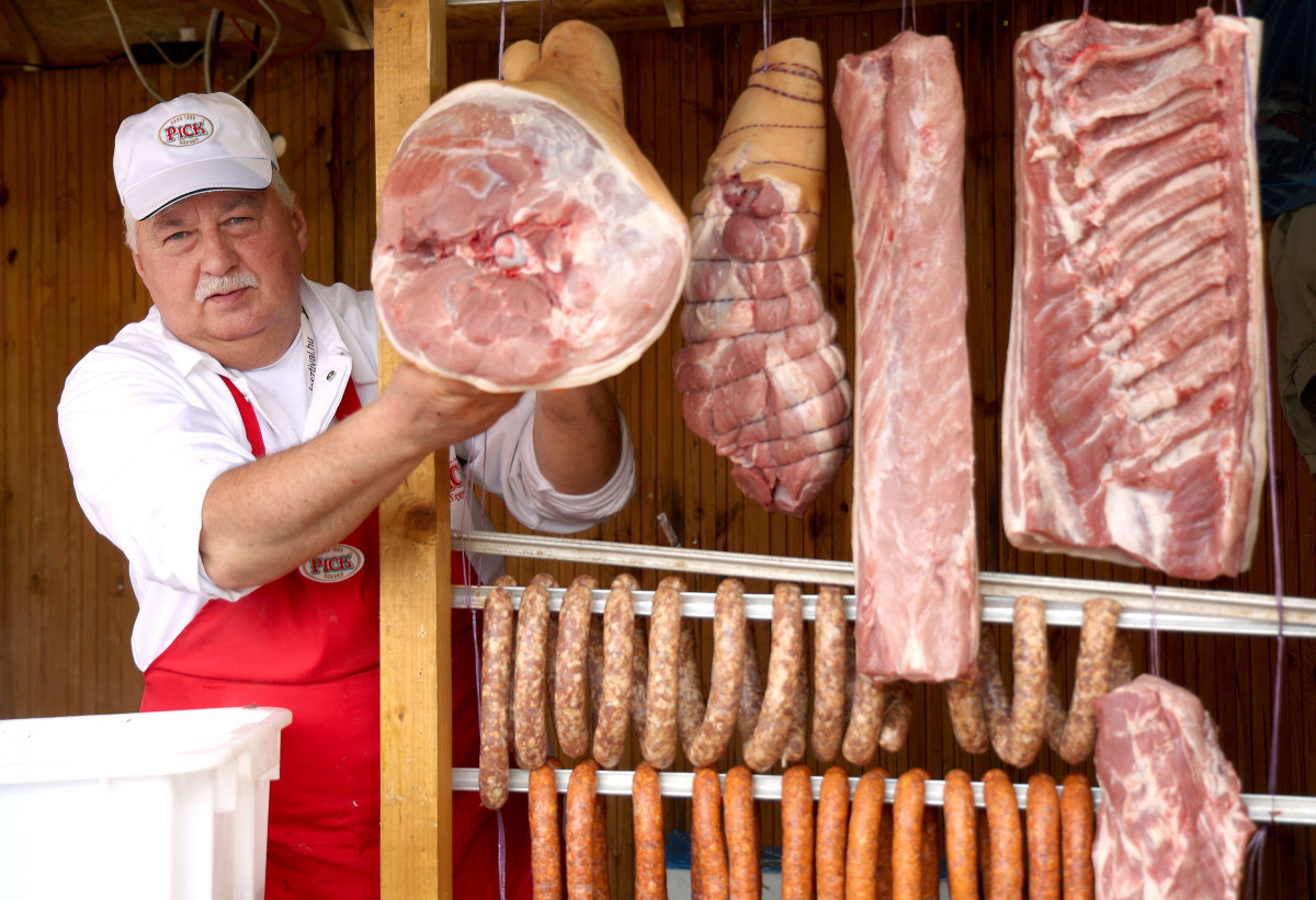 Szeged, Toros Pálinkafesztivál, hús, sonka, hentes,böllérverseny, kolbász, süt, rendezvény, Dóm tér
