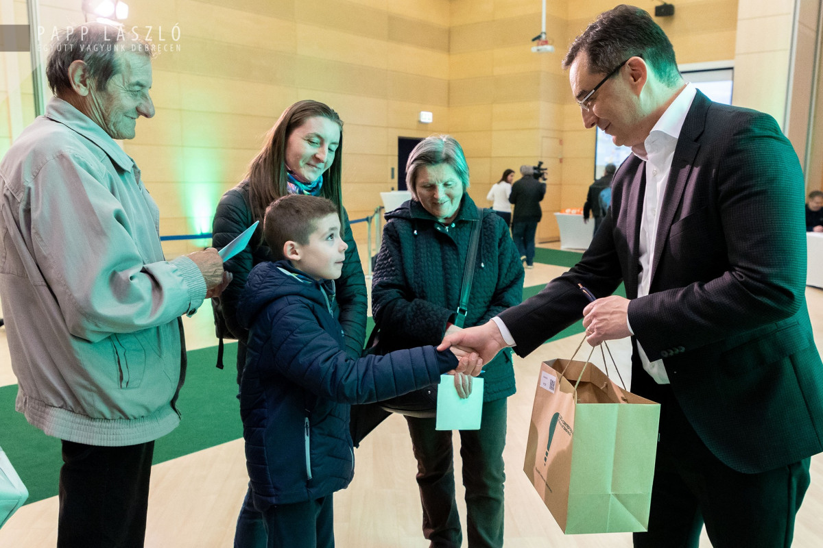 LED izzók osztása Debrecen