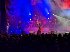 Nagyszabású koncertshowval tért vissza Debrecenbe