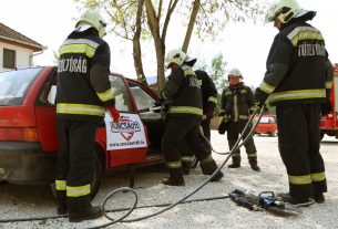 Szeged, rendőr, tűzoltó, Vadaspark, bemutató, gyerekek, mentés, kutya