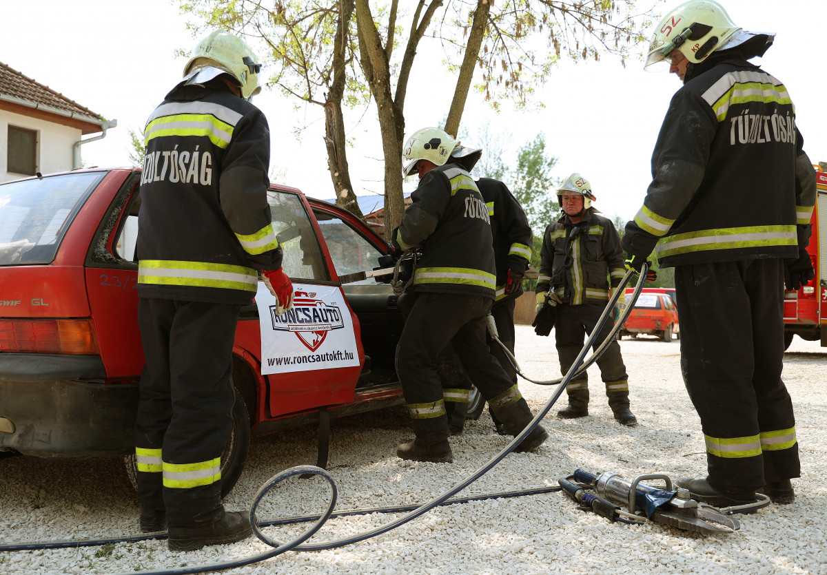 Szeged, rendőr, tűzoltó, Vadaspark, bemutató, gyerekek, mentés, kutya