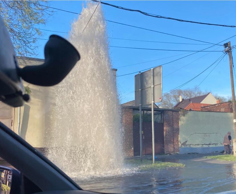 Tűzcsap baleset gejzír Nyíl utca