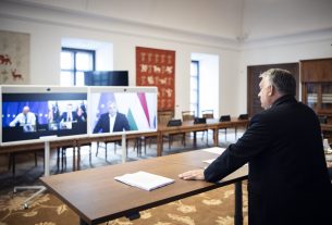 A Miniszterelnöki Sajtóiroda által közreadott képen Orbán Viktor miniszterelnök videókonferencián tárgyal Charles Michellel, az Európai Tanács elnökével, valamint a horvát, a belga, a luxemburgi, a szlovák és a svéd miniszterelnökkel a Karmelita kolostorban 2023. június 27-én. A megbeszélésen Orbán Viktor elutasította a migrációt és a brüsszeli bürokrácia növelését is elősegítő uniós költségvetési javaslatot. MTI/Miniszterelnöki Sajtóiroda/Fischer Zoltán