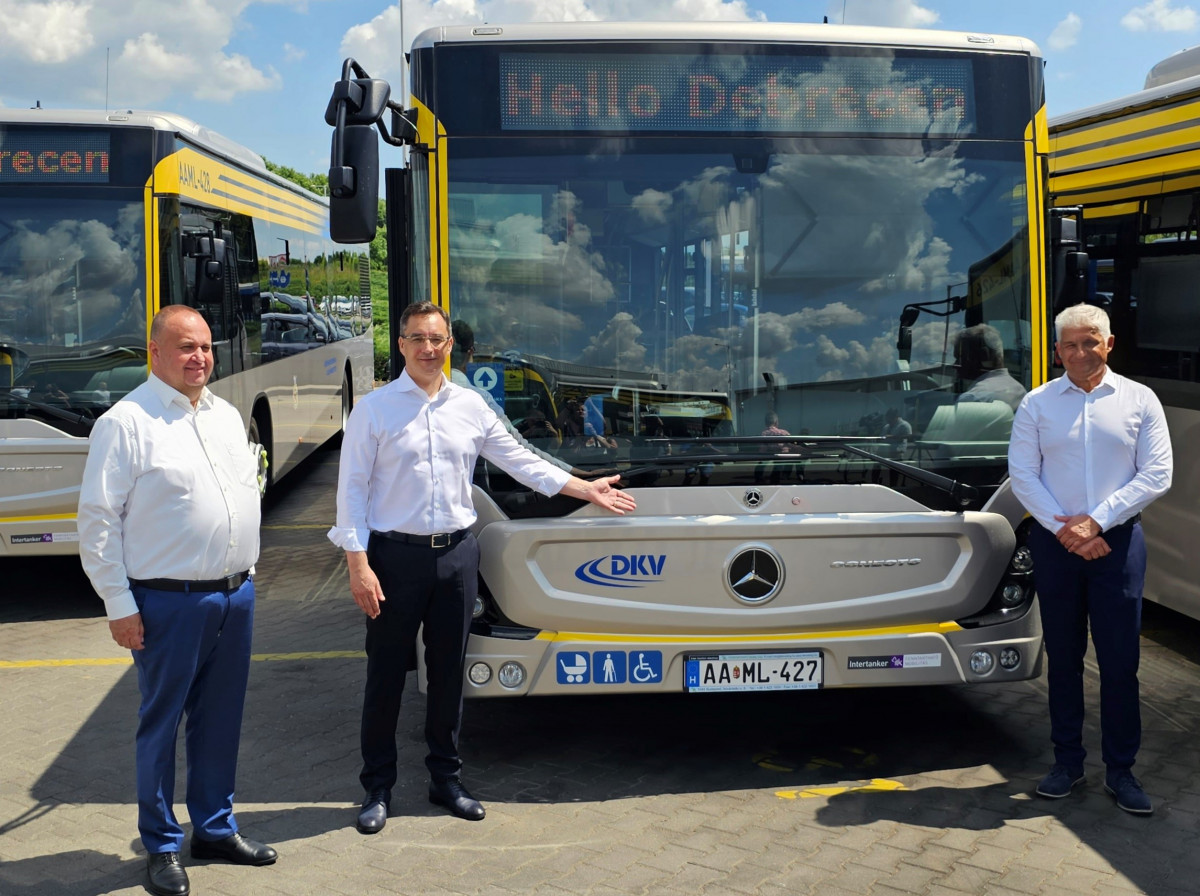DKV új buszok átadása