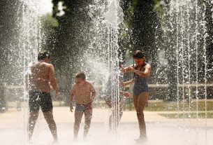 Szeged, meleg, nyár, kánikula, hőség, hőségriasztás, strand, fürdő, időjárás, szökőkút, gyerekek