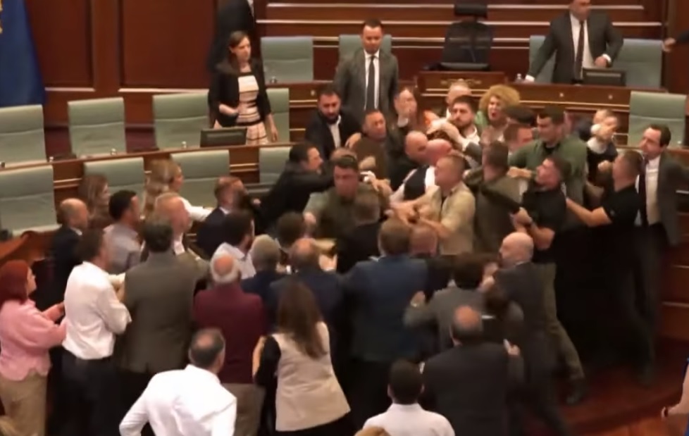 Verekedés tört ki a koszovói parlamentben