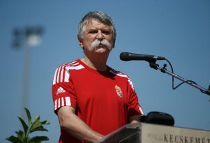 Kövér László focizik