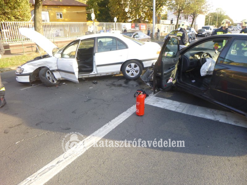 Két autó ütközött Debrecenben