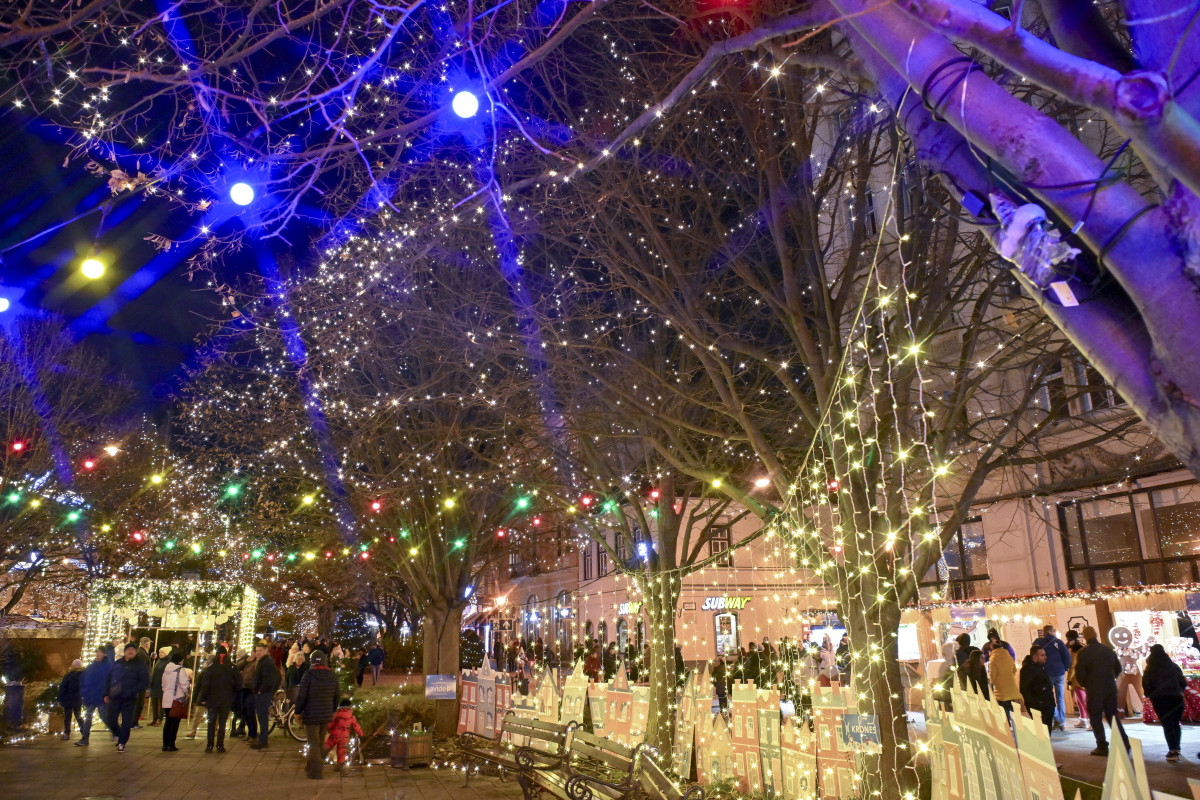 Ünnepi díszkivilágítás Debrecen