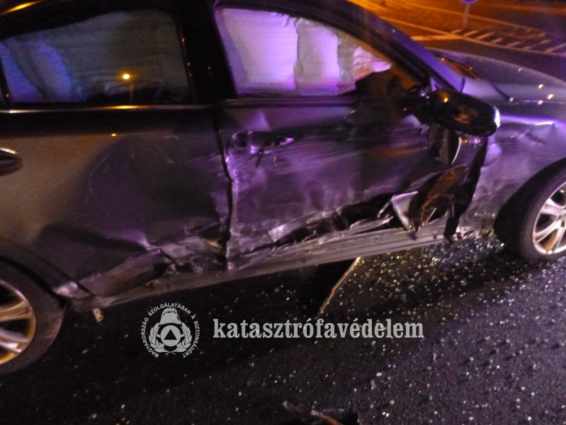 Két autó ütközött a 4-es főúton Debrecennél