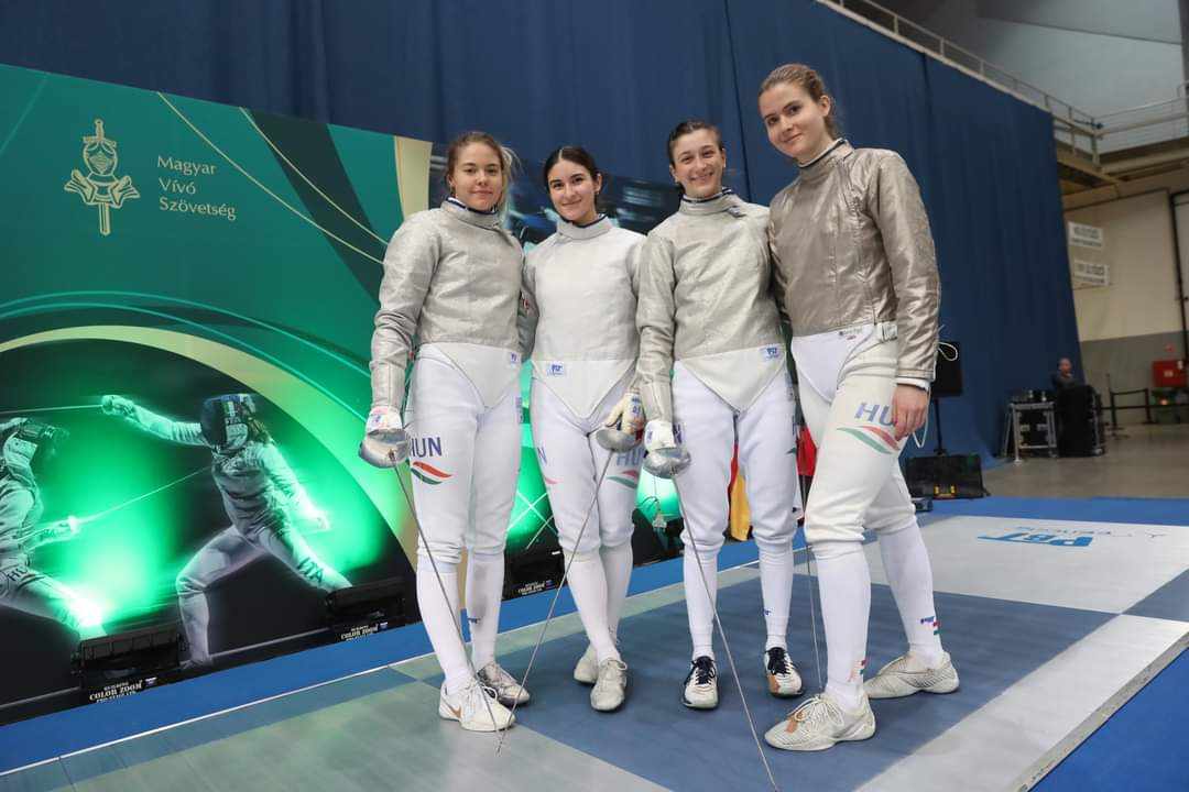 Junior női kardcsapat