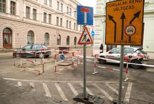 Szeged, útfelbontás Victor Hugo utca, lezárás, belváros, forgalom, úttest, megsüllyedt