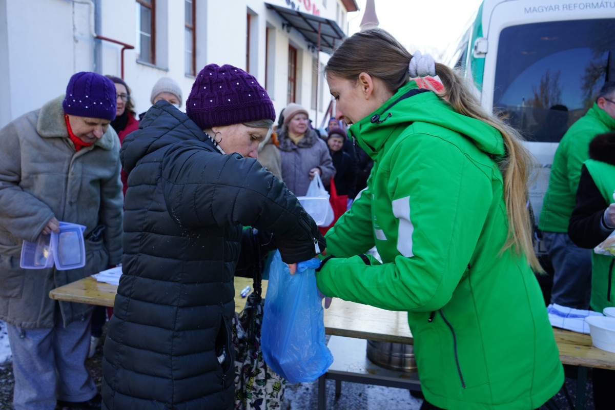 350 adag ételt osztottak ki Debrecenben