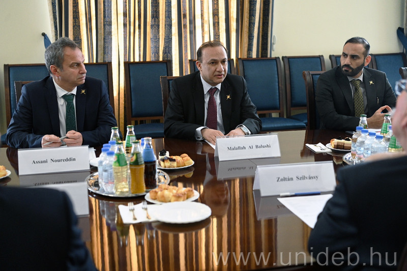 Bővítené az együttműködést a Debreceni Egyetemmel az ománi nagykövet