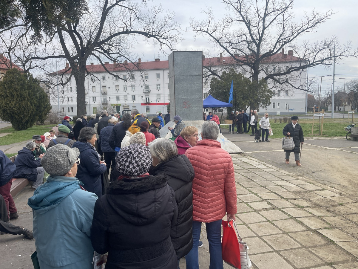 DK-s ételosztás Debrecenben