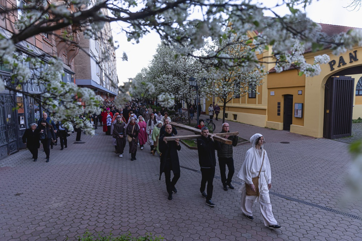 Virágvasárnapi keresztűt Debrecenben