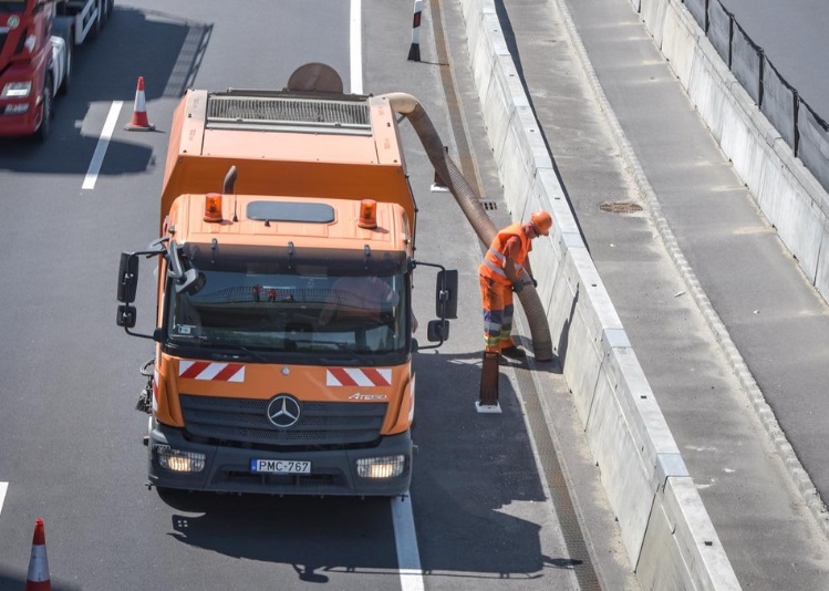Magyar Közút Zrt munkások