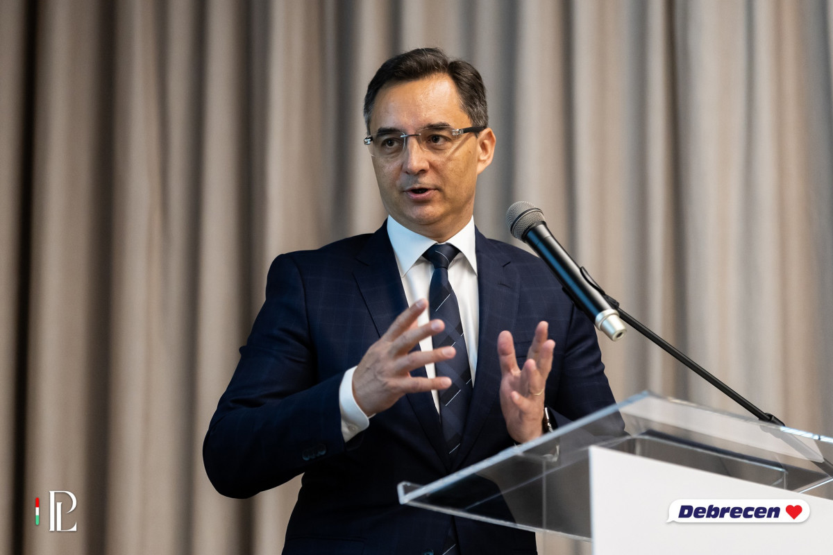 Duna Elektronika Debrecenben Papp László