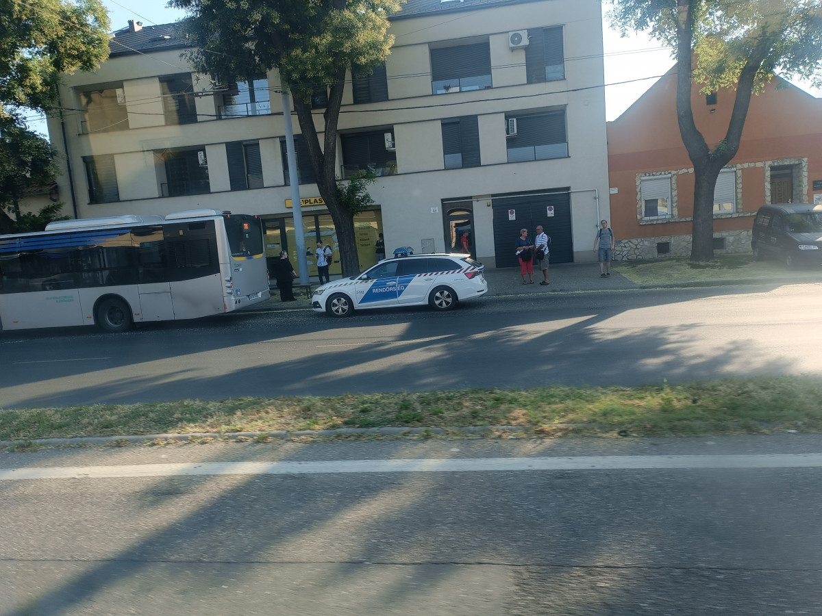 Megsérült egy utas Debrecenben a buszon