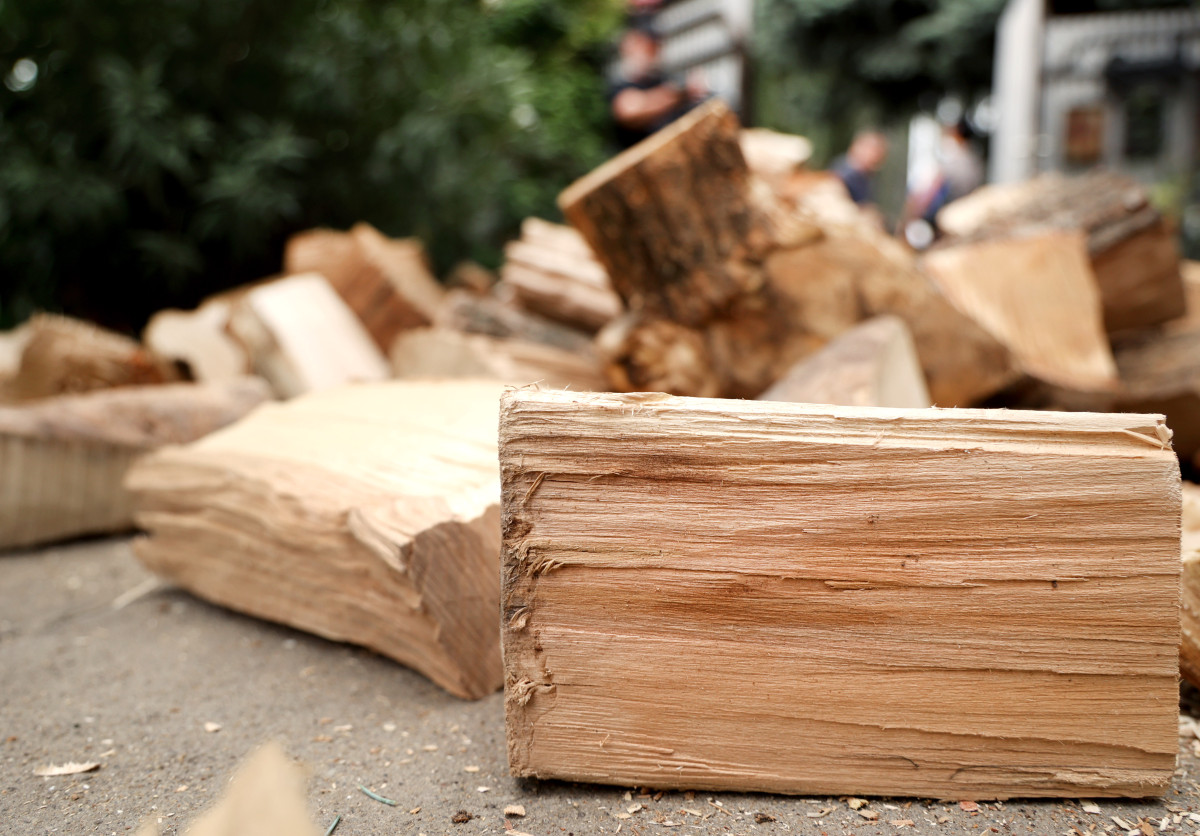 Szeged, önkormányzat, rászoruló családok, tűzifa, Szekeres utca, szociális tűzifa, fűtés