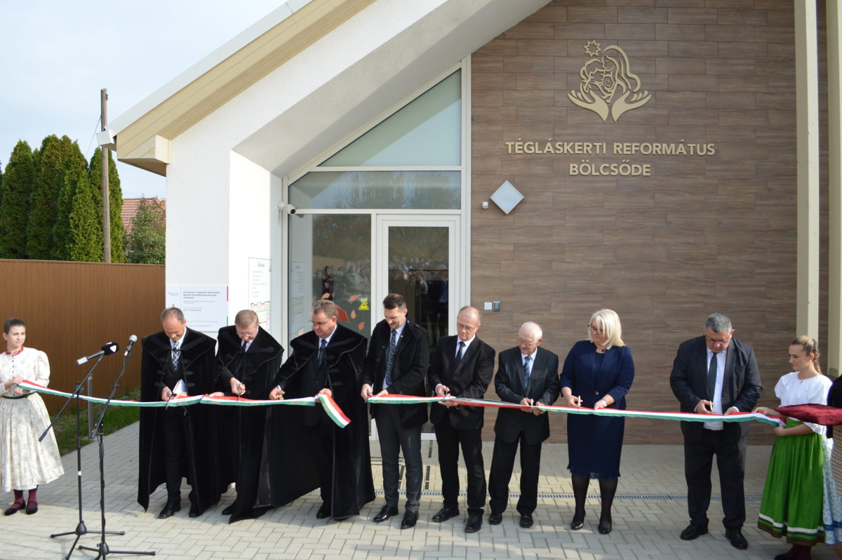 Megáldották és átadták a Tégláskerti Református Óvoda-Bölcsőde új épületét