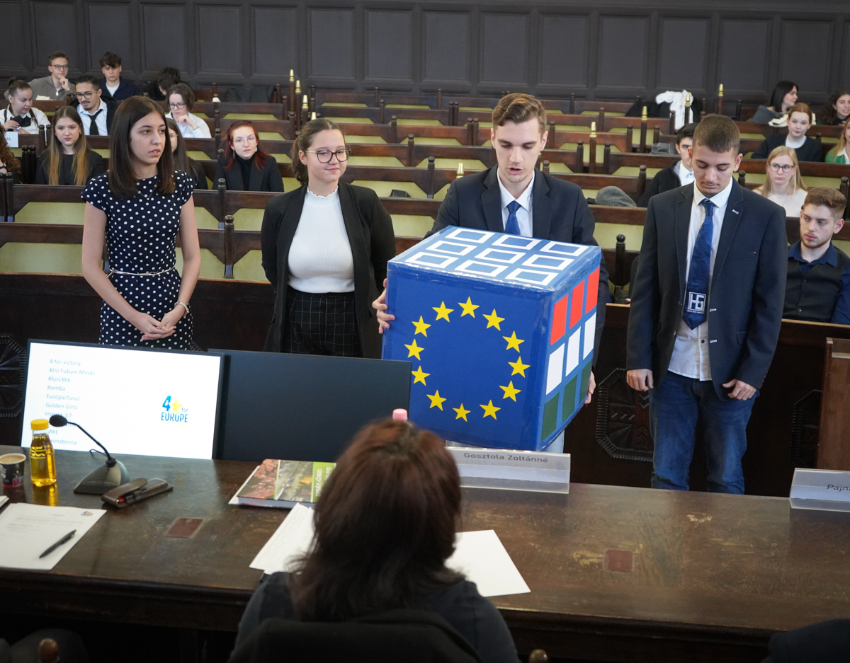 4 for victory, Hőgyes Endre Gimnázium