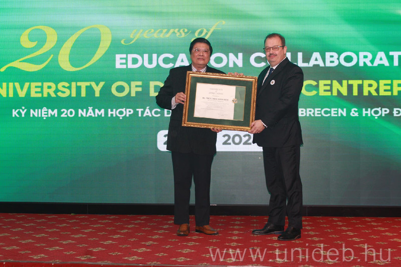 Megünnepelte a Debreceni Egyetem, hogy már húsz éve járnak hozzájuk kínai és vietnámi hallgatók