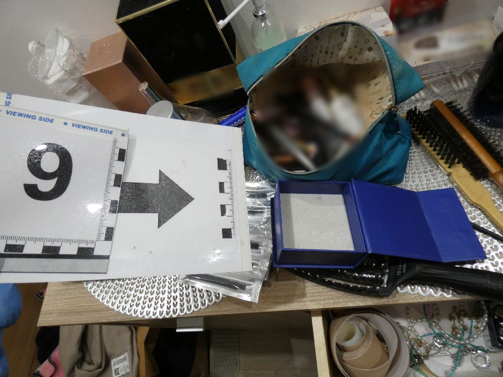 Besurranásokra specializálódott a férfi Debrecenben: közel 14 millió forint értékű aranyat és pénzt lopott