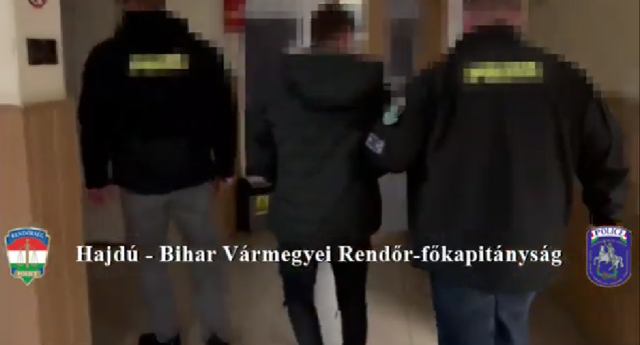 Öt fiatal támadt egy férfira Debrecenben: ütötték, verték, majd kirabolták